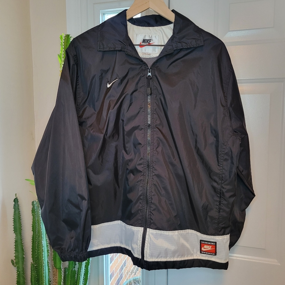 Vintage NIKE 90s Swoosh Logo Gummy Lable Zip Up Black White Windbreaker, Size XL